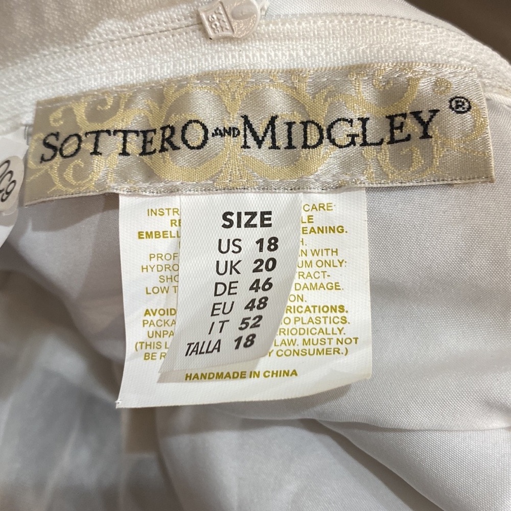 Sottero and Midgley White Ballgown with Black Lace Appliqué - Picture 8 of 10